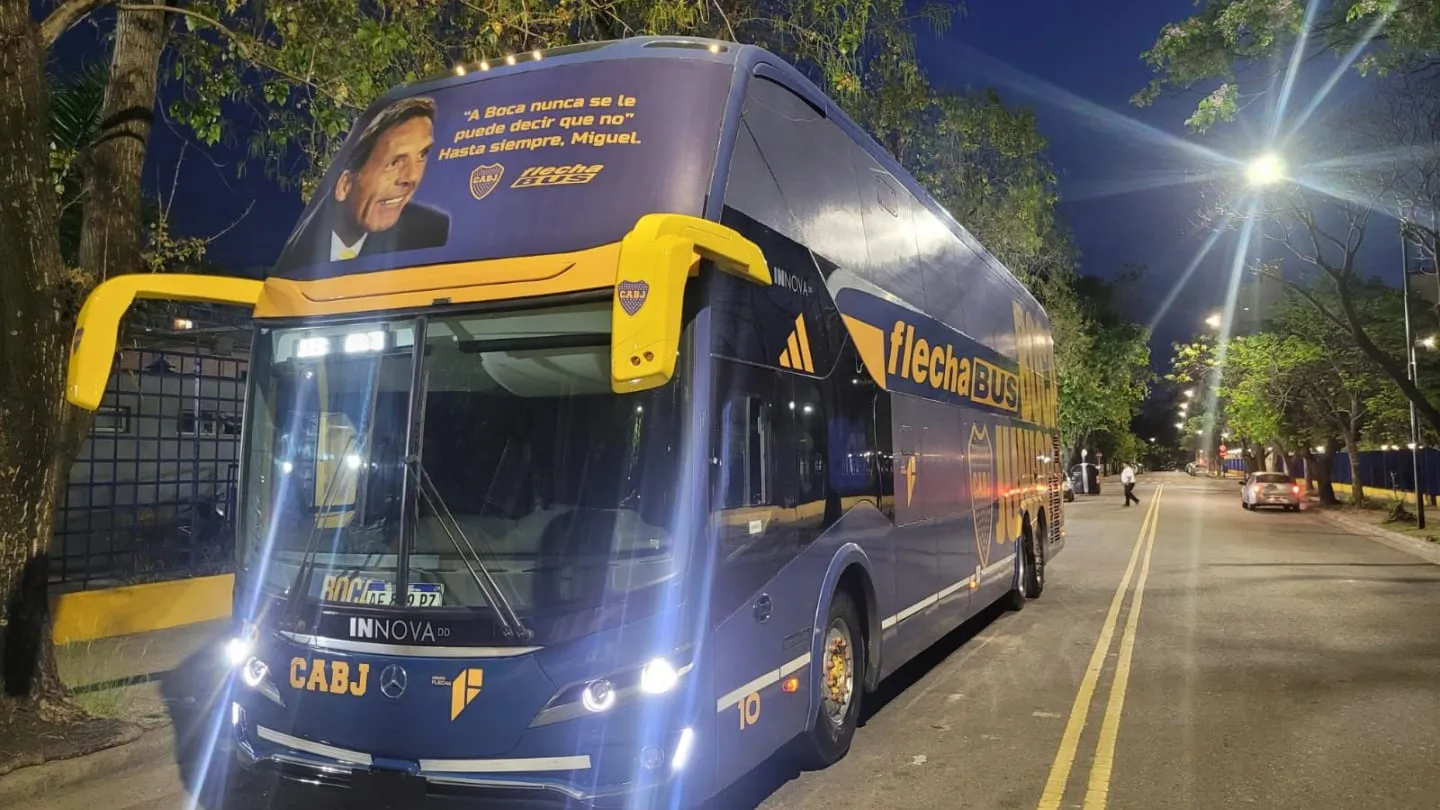 Boca llega a Rosario con multitud en la bienvenida