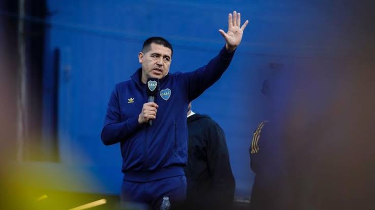 Riquelme conduciendo un acto
